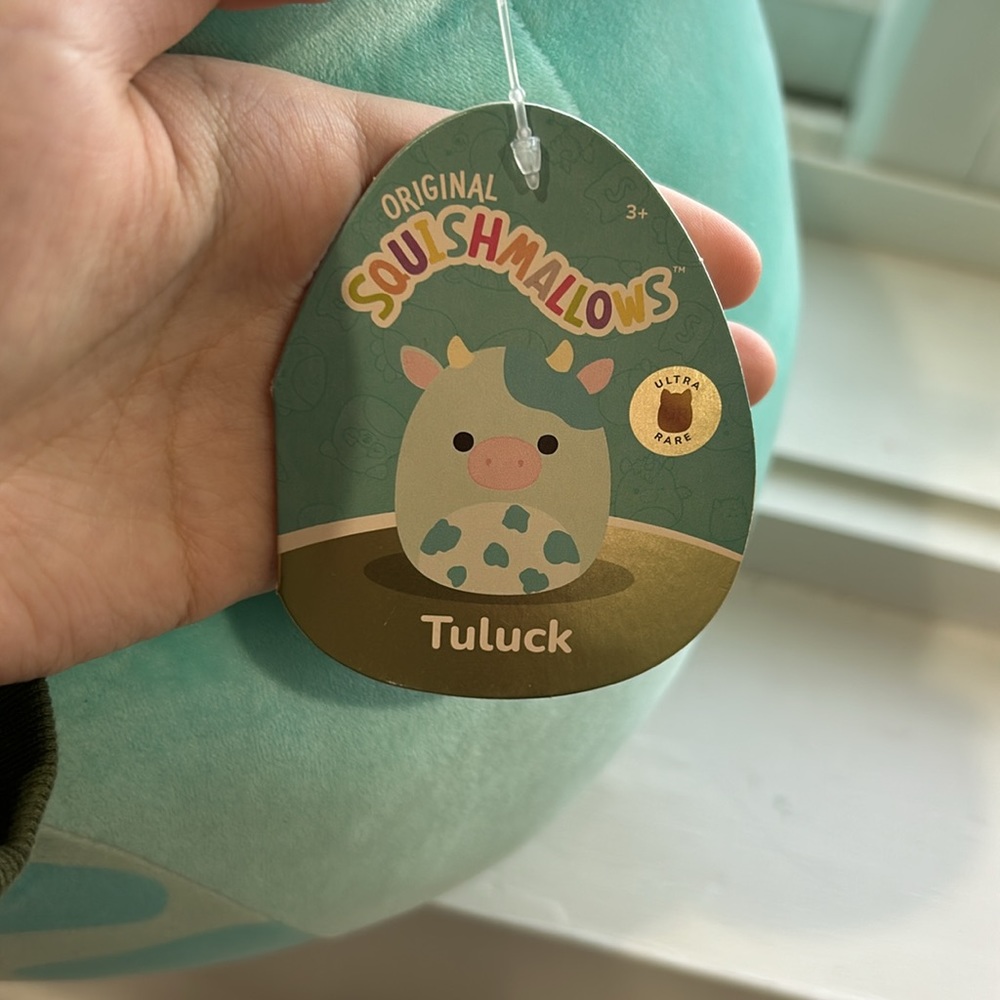 ULTRA RARE Tuluck the cow Squishmellow - Picture 2 of 2